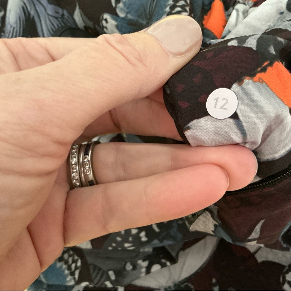 Lululemon Go the Distance REVERSIBLE shorts 12 BIGGIE SO FLY BUTTERFLY PIZZAZZ - Picture 6 of 6